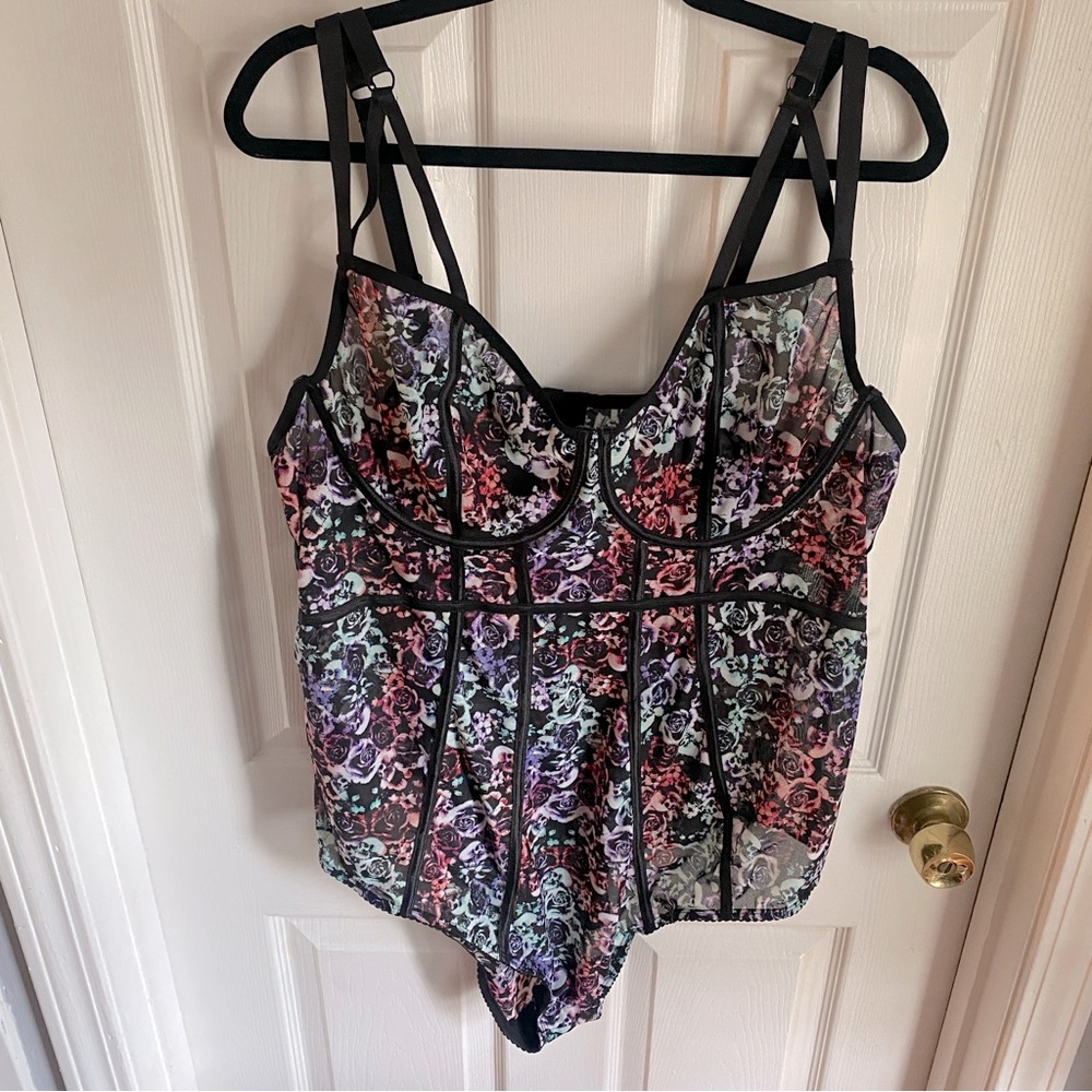 Torrid Curve Boned Mesh Skull & Rose Print Bodysuit Size 3 3X